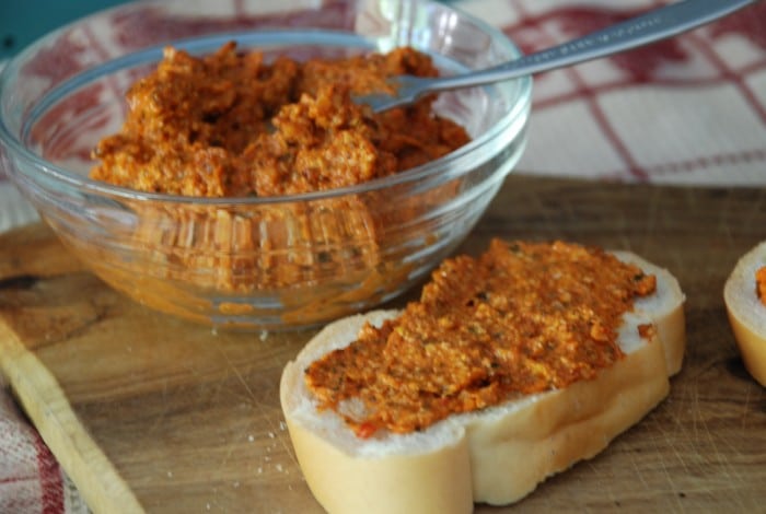 receta vegana de alcachofas rellenas e sobrasada, alcachofas rellenas, receta de alcachofas rellenas, sobrasada vegana, receta de sobrasada vegana.