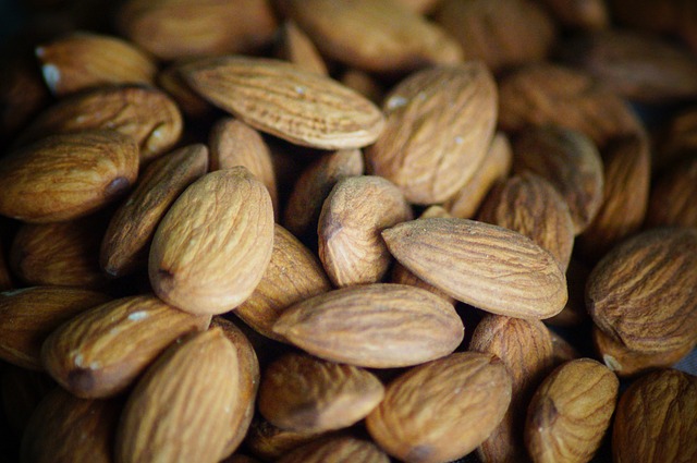 La almendra y tres diferentes formas de usarla